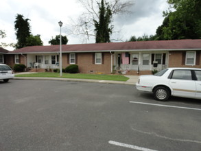 Hill Estates in Bladenboro, NC - Building Photo - Building Photo