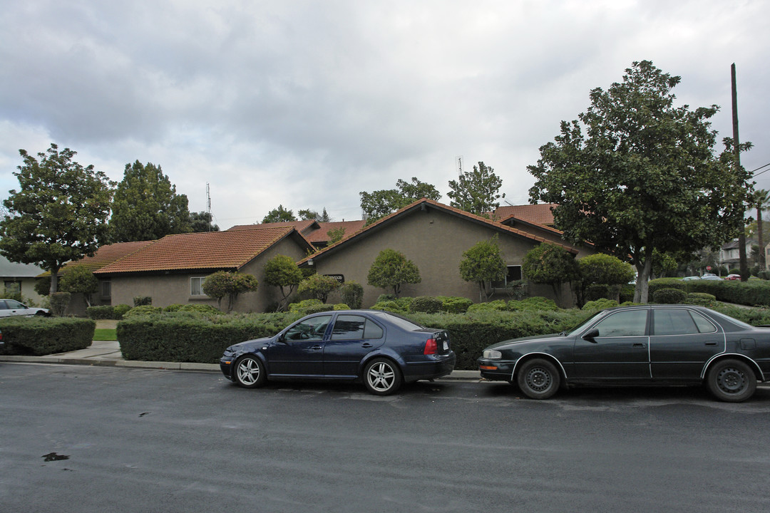 205 N L St in Madera, CA - Foto de edificio