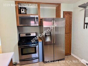 3339 N 97th Pl in Milwaukee, WI - Building Photo - Building Photo