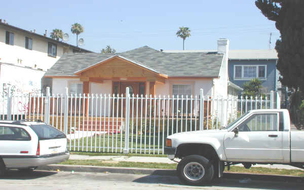 5521-5521 3/4 Romaine St in Los Angeles, CA - Building Photo