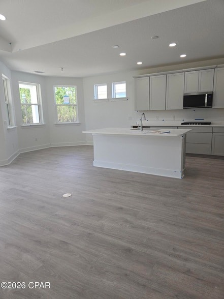 9535 Escape Ave in Panama City Beach, FL - Foto de edificio - Building Photo