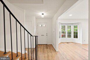 8330 Wickham Rd in West Springfield, VA - Building Photo