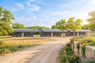 325 Co Rd 560 in Farmersville, TX - Building Photo