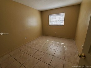 131 NW 77th St-Unit -2 in Miami, FL - Foto de edificio - Building Photo