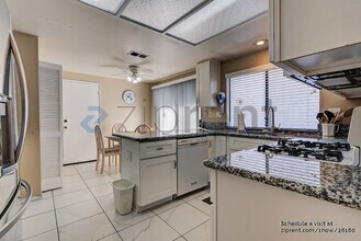 67 Silkberry in Irvine, CA - Foto de edificio - Building Photo