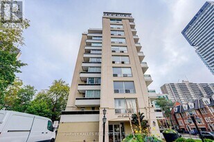 133 Erskine Ave in Toronto, ON - Building Photo