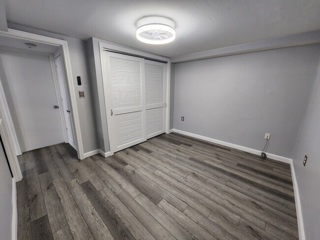 216 5th St, Unit 1B in Leominster, MA - Building Photo - Building Photo