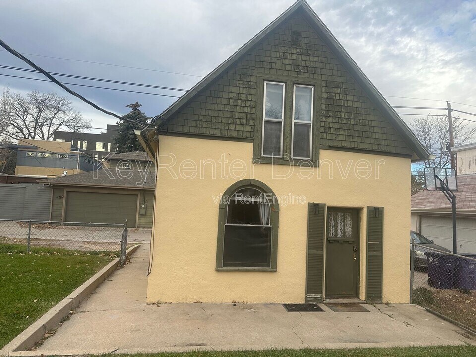 2033 S Clayton St in Denver, CO - Foto de edificio
