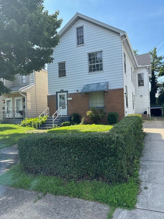 1118 W 8th St, Unit Second Floor in Erie, PA - Foto de edificio