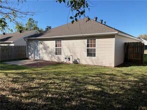 1207 Tunbridge Dr in Bentonville, AR - Foto de edificio - Building Photo