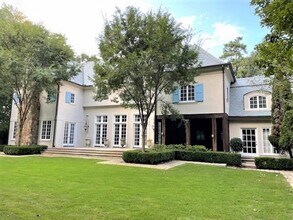 2485 W Wesley Rd NW in Atlanta, GA - Building Photo - Building Photo