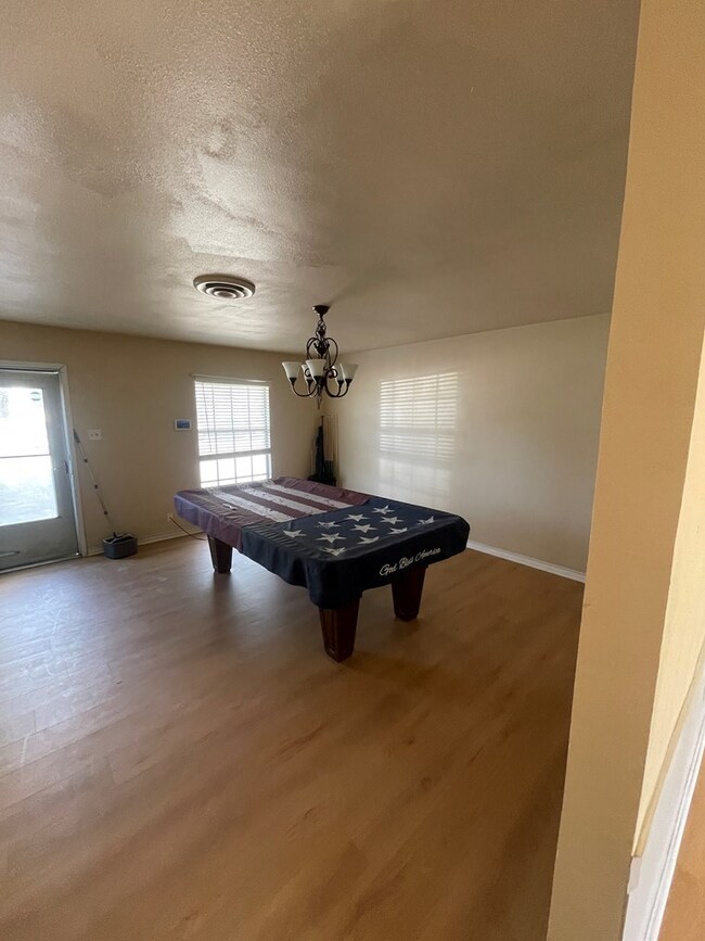 302 E Harriet Ave in Alpine, TX - Building Photo - Building Photo