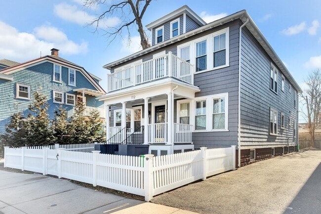 772 Centre St, Unit 1 in Boston, MA - Building Photo - Building Photo