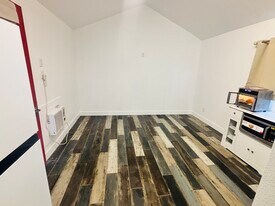 152 W Tenth St in Beaumont, CA - Building Photo