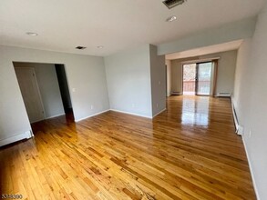 5 Edison Dr in Summit, NJ - Foto de edificio - Building Photo