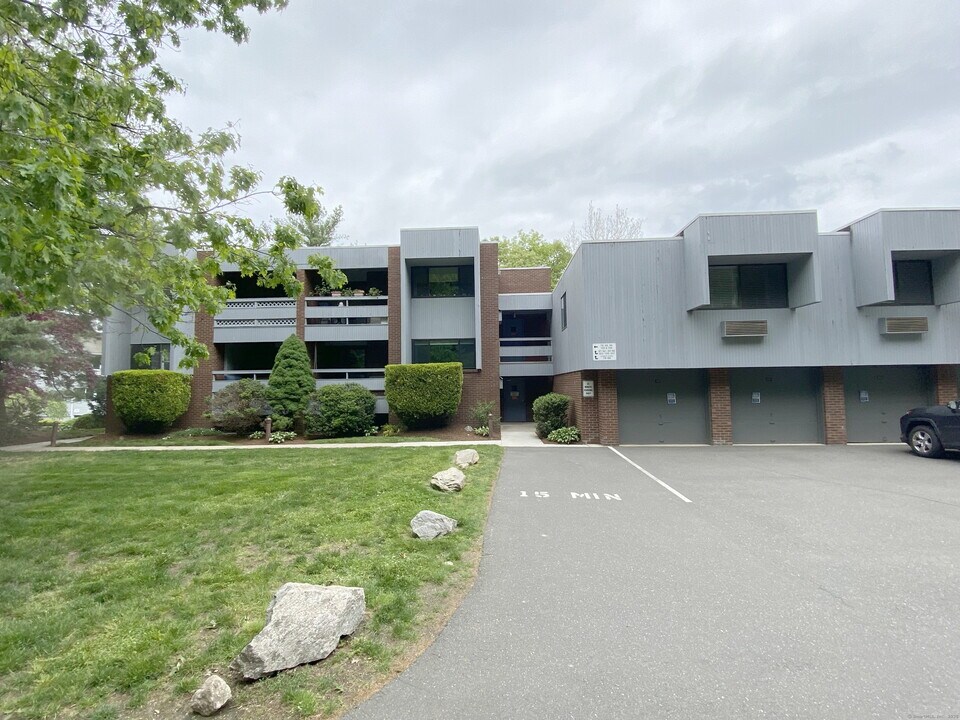 95 Wilton Crest Rd in Wilton, CT - Building Photo