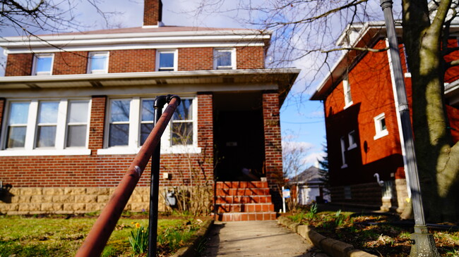 6345 Morrowfield Ave in Pittsburgh, PA - Foto de edificio - Building Photo