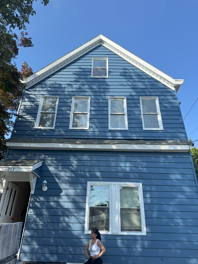 273 Maple Ave, Unit 2BR with Deck in Wallington, NJ - Building Photo - Building Photo