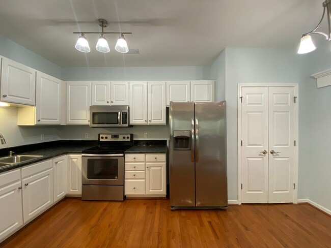 6981 Hanesbrook Cir in Clemmons, NC - Building Photo - Building Photo