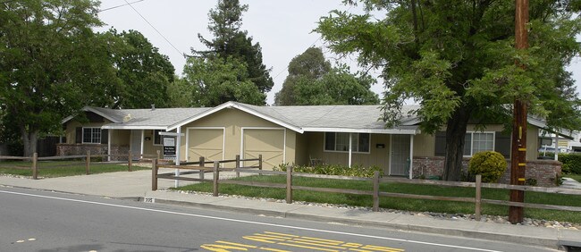 235-237 Boyd Rd in Pleasant Hill, CA - Foto de edificio - Building Photo