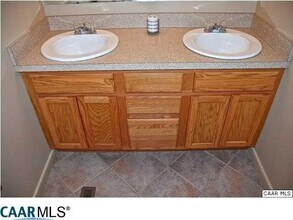 2100 Jefferson Park Ave in Charlottesville, VA - Building Photo - Building Photo