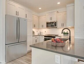 4082 SE Century Blvd in Hillsboro, OR - Building Photo - Building Photo