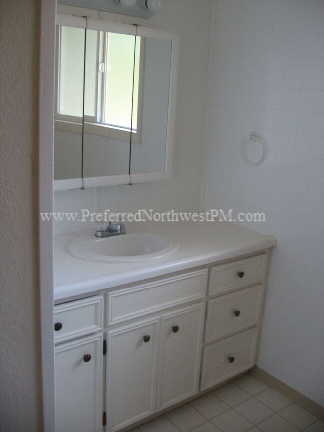 2233 Monterey Ln in Eugene, OR - Building Photo - Building Photo