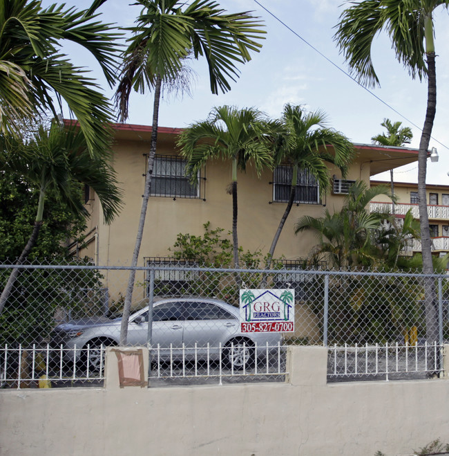 516 SW 12th Ave in Miami, FL - Foto de edificio - Building Photo