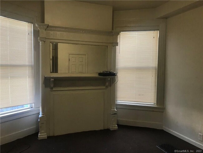 976 Iranistan Ave in Bridgeport, CT - Building Photo - Building Photo