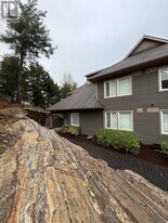 13 Tree Tops Ln in Huntsville, ON - Building Photo