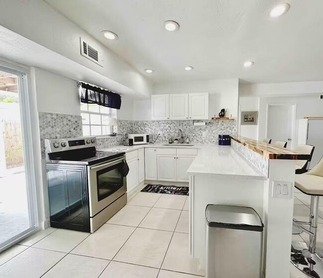 441 Ashwood Pl in Boca Raton, FL - Building Photo - Building Photo