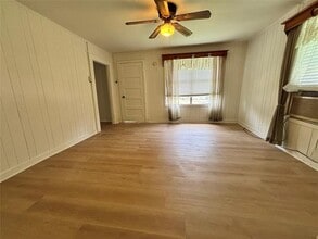 631 E South St in Whitesboro, TX - Building Photo - Building Photo