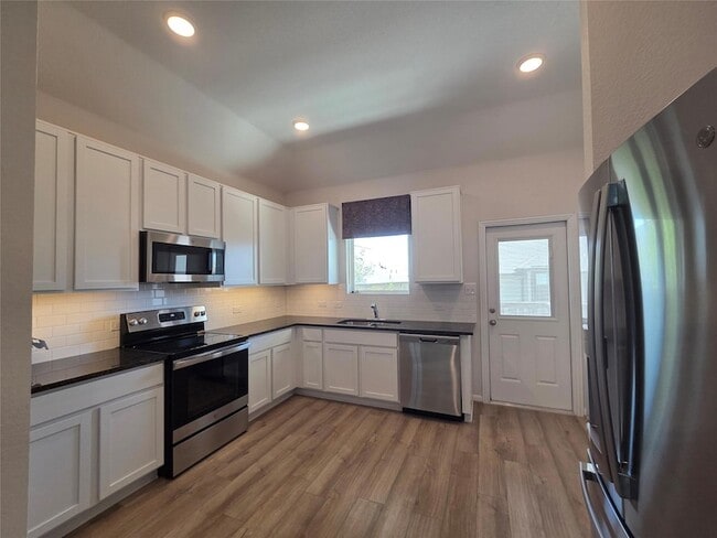 8902 Grand Western in Converse, TX - Foto de edificio - Building Photo