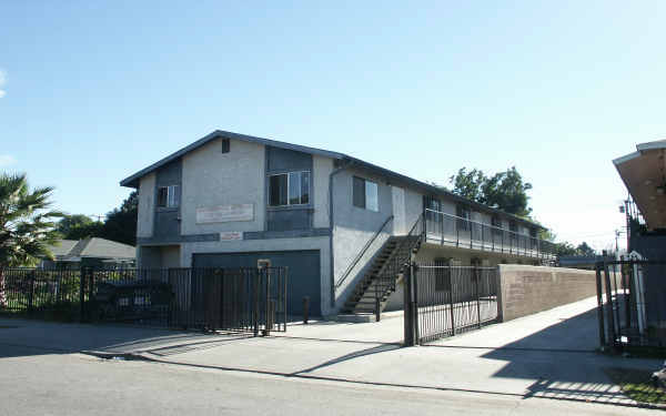 1208 E Golden St in Compton, CA - Building Photo