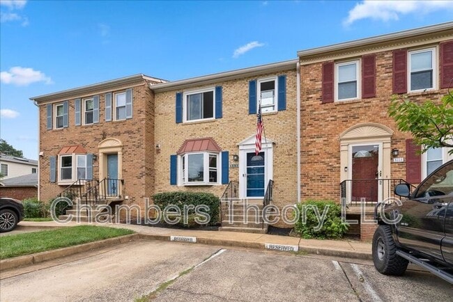 property at 1033 N George Mason Dr