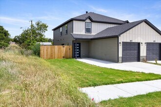 8011 W Elizabeth Ln in Fort Worth, TX - Building Photo - Building Photo