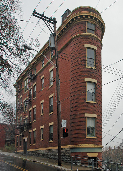 1930 Vine St in Cincinnati, OH - Building Photo