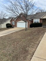 380 Shadow Pines Dr in Wentzville, MO - Building Photo