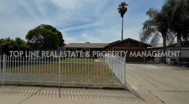 1737 W Buena Vista Ave in Visalia, CA - Building Photo - Building Photo