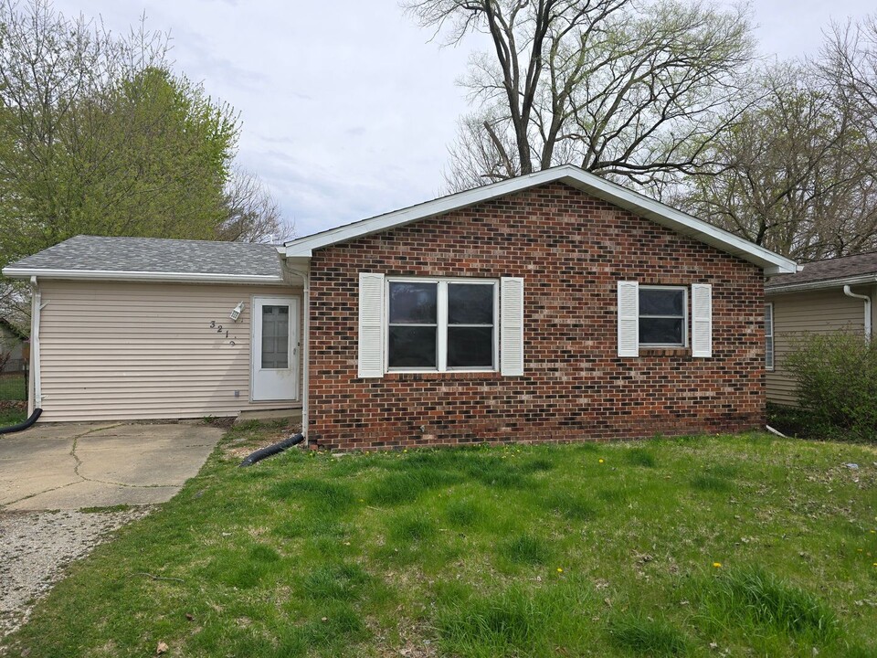 3216 Mars Ave in Springfield, IL - Building Photo