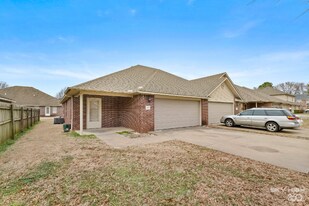 1667 Evening Shade Dr in Fayetteville, AR - Building Photo