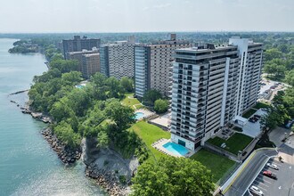 The Meridian Condos in Lakewood, OH - Building Photo - Building Photo