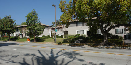 265 California Blvd in Pasadena, CA - Foto de edificio - Building Photo