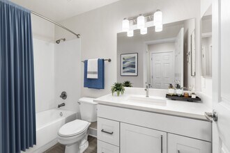 Bradley Park Apartments in Puyallup, WA - Building Photo - Building Photo