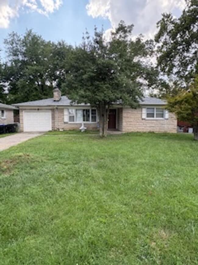 3510 Gladden Dr in Louisville, KY - Foto de edificio - Building Photo