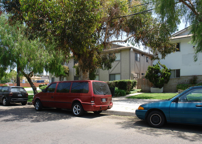 Hamilton Plaza in Chula Vista, CA - Foto de edificio - Building Photo