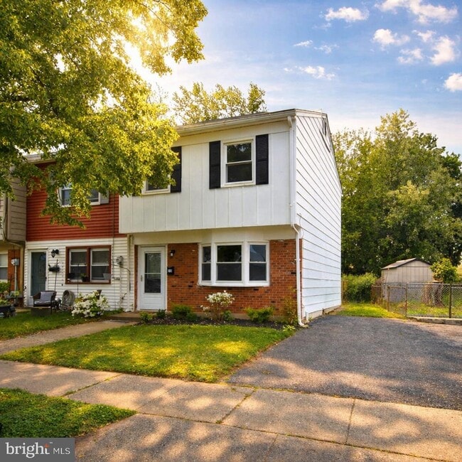 property at 216 E Pearl St