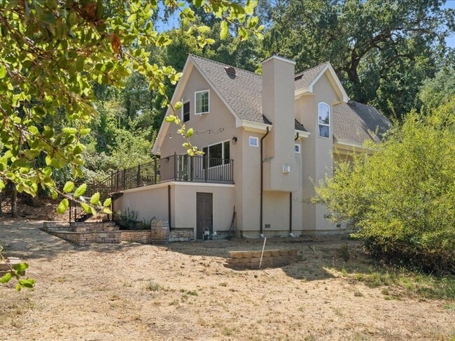 property at 910 Villa Chanticleer Rd