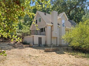 910 Villa Chanticleer Rd in Healdsburg, CA - Building Photo - Building Photo