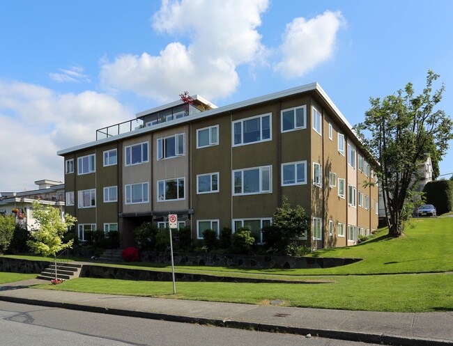 2092 W 2nd Ave in Vancouver, BC - Building Photo - Primary Photo